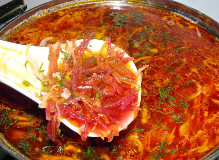 1. Этап. Борщ с кислой капустой: Заправьте борщ тушенными овощами с томатной пастой, зеленью, лавровый лист, откорректируйте на соль. Проварите 2-3 минуты и выключите. Приятного!