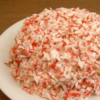 Крабовый салат с плавленым сыром