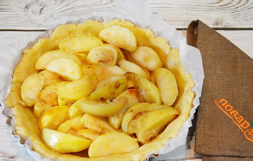 1. Этап. Яблочный пирог от Аллы Ковальчук: 8. Выложите яблоки.