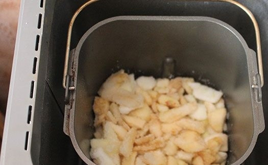 1. Этап. Яблочный джем в хлебопечке: 8. Установите ведерко.