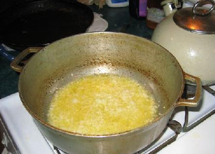 1. Этап. Утка Карри Суринам: Когда лук и чеснок станут полупрозрачными можно добавлять следующие ингредиенты.