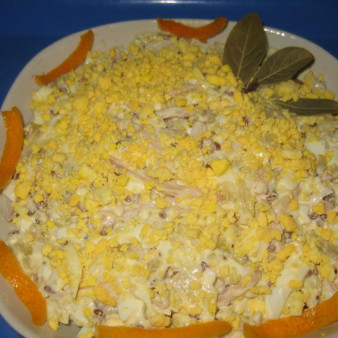 Салат Белый лотос из кальмаров