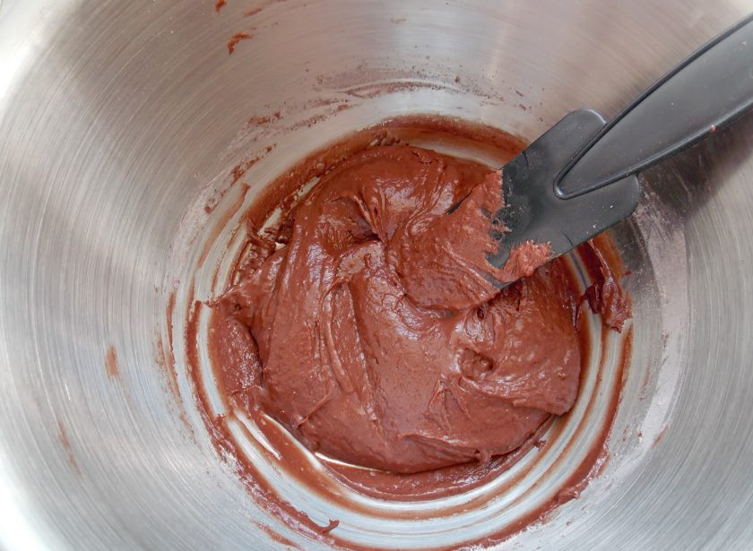 1. Этап. Капкейки Баунти: Хорошенько все перемешайте до однородного теста. Оно должно быть по консистенции как не густая сметана.