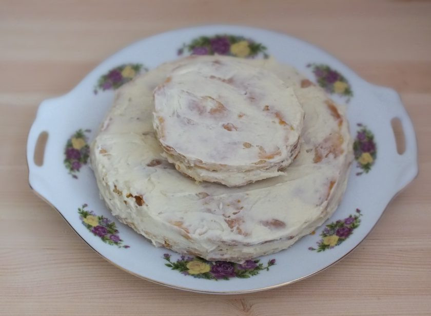 1. Этап. Торт Любава: Каждый корж смажьте кремом.