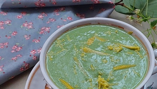 1. Этап. Шпинатный йогуртовый смузи: Получается 350мл напитка. При подаче можно присыпать свежей лимонной цедрой.