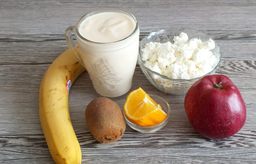 1. Этап. Фруктовый салат с творогом: Подготовьте необходимые ингредиенты.