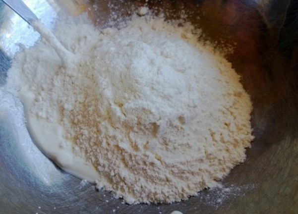 1. Stage. Pike dumplings: Transfer sour cream into a deep bowl and add the sifted flour.