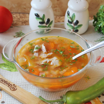 Томатный суп с фасолью и курицей