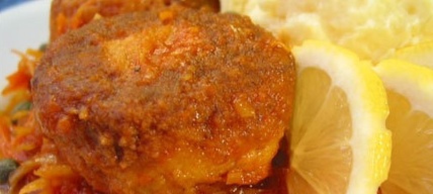 1. Этап. Котлеты рыбные в томатном соусе: 6. На гарнир можно отварить любую кашу или картофельное пюре. Очень эстетично будет, если украсть котлеты дольками лимона. Кроме этого, сок лимона даст потрясающий привкус блюду.