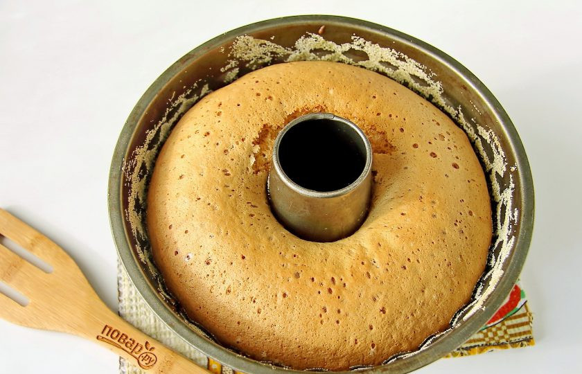 1. Этап. Шарлотка с мандаринами: Шарлотка с мандаринами готова. Готовому пирогу дайте немного остыть, затем извлеките его из формы и подавайте к столу.