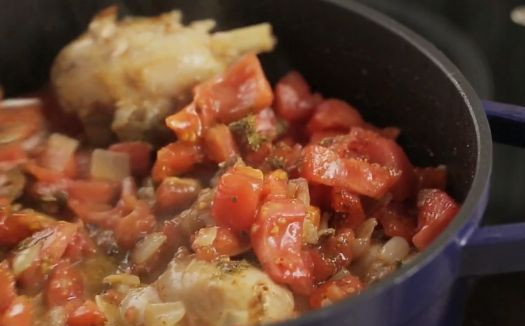 1. Этап. Рагу под соусом: 5. Добавляем немного воды (или бульона) и накрываем крышкой. Тушим до полной готовности.