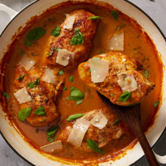 Creamy Pumpkin & Parmesan Chicken Skillet