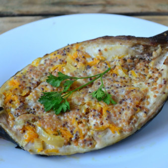 Рыба под соусом с овощами