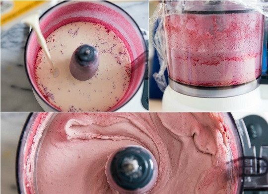 1. Этап. Торт легкий и вкусный: 6. Продолжая взбивать, добавьте сливки. Крем должен получиться воздушным.