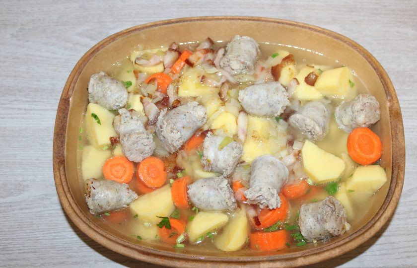 1. Этап. Коддл: Немного посолите, поперчите. Залейте бульоном.