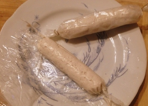 1. Этап. ПП-сосиски: Варятся такие сосиски минут 15. Снимаем обертку.