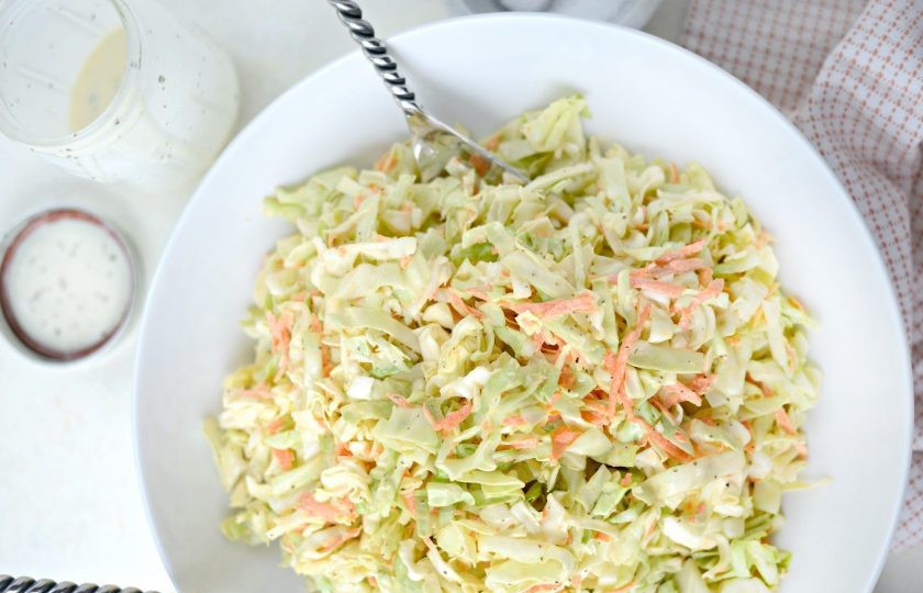 1. Этап. Капустный салат с заправкой: Добавьте к овощам заправку. Салат перемешайте. Приятного аппетита!