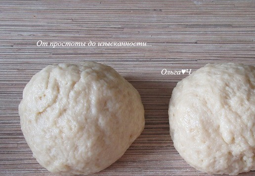 1. Этап. Печенье «Крестики» с орехами: Замесите тесто, для удобства разделите на 2 части. Накройте и дайте тесту отдохнуть 30 минут.