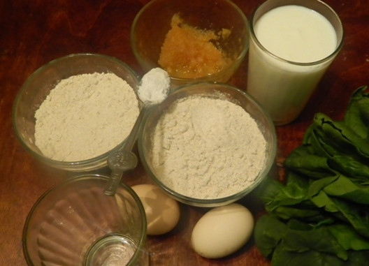 1. Этап. Диетические зеленые вафли с мороженым: Приготовим все необходимые продукты для приготовления диетического лакомства.