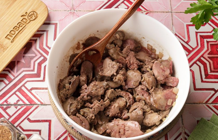 1. Этап. Печень в микроволновке: Перемешайте и поставьте ещё на 2 минуты.