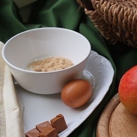 1. Этап. Запеченное яблоко в слоеном тесте: Для наглядности, посмотрите на все ингредиенты, используемые в данном рецепте. Вот, из чего мы будем готовить наше запеченное яблочко.