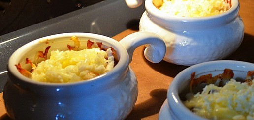 1. Этап. Индейка с грибами и картофелем: Запекать 30 минут при 180 градусах, за 5 минут добавить остатки сыра.