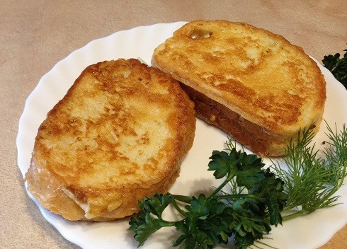 1. Этап. Горячий сэндвич с лососем: И пока сэндвичи еще горячие, можно вкусно перекусить!