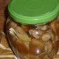 Грузди, маринованные в банке