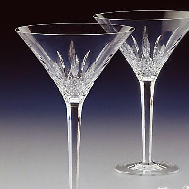 1. Этап. Магическая черешня: 1. Подумайте еще до праздника о том, в каких бокалах вы будете подавать «Магическую черешню». Мы рекомендуем брать полностью прозрачные бокалы для Мартини треугольной формы.