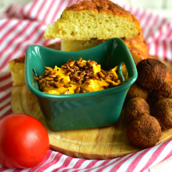 Тыквенный хумус с пряными семечками