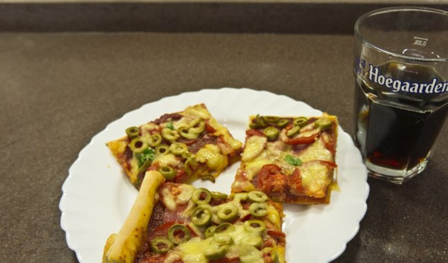 1. Этап. Тесто для итальянской пиццы: Готовую пиццу на итальянском тесте подавать можете с пылу с жару. Приятного аппетита!