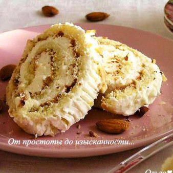 Рулет на сгущёнке с миндалём