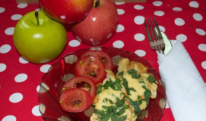 1. Этап. Отбивные из индейки в микроволновке: 4. Когда услышите характерный аромат, вынимайте котлеты из микроволновки и переворачивайте их на другой бок. Посыпьте сырной смесью и отправьте их еще на 2-3 минуты в микроволновку. Готово!