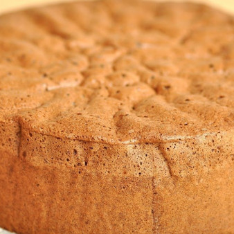 Бисквитное тесто со сгущенкой