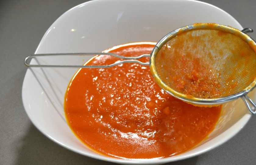 1. Этап. Соус Пассата: Проварите с острым перцем еще минут 10 , после чего протрите помидорную массу через сито