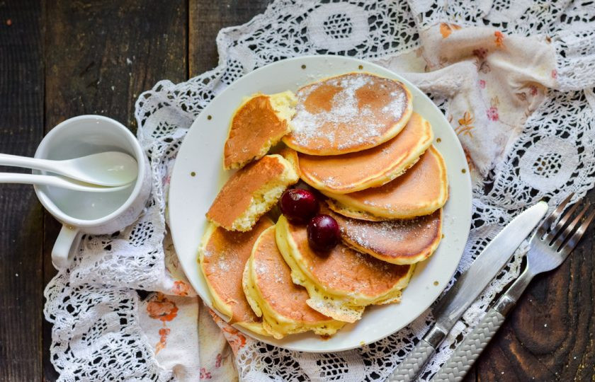1. Этап. Оладьи на кефире без масла: Приятного вам аппетита!