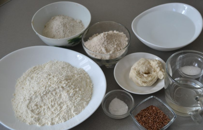 1. Этап. Диетический хлеб без дрожжей: Подготовьте ингредиенты.