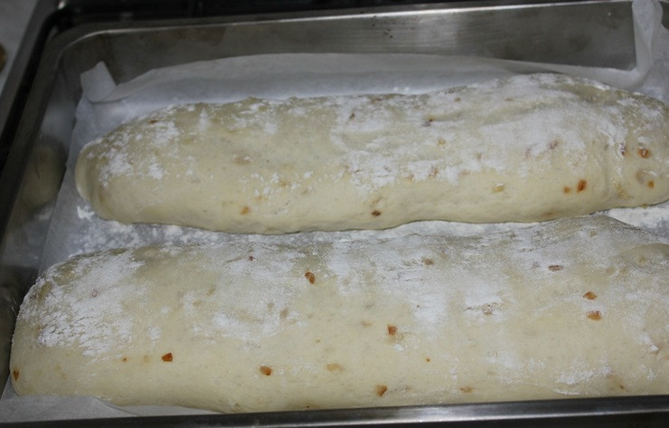 1. Этап. Чиабатта с луком: Когда они увеличатся вдвое, можно продолжить приготовление.