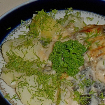 Рыба, запечённая с грибами