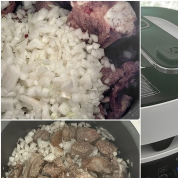 1. Этап. Харчо с орехами и сливой: Добавил лук. Перемешал тщательно. Накрыл агрегат крышкой. Просто прикрыл, без зажима.