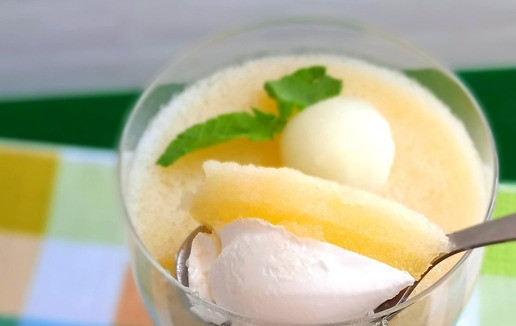 1. Этап. Дынная панна котта: Панна котта готова. Сливочная, нежная, в сочетании с ароматным, воздушным верхним слоем. Великолепно!