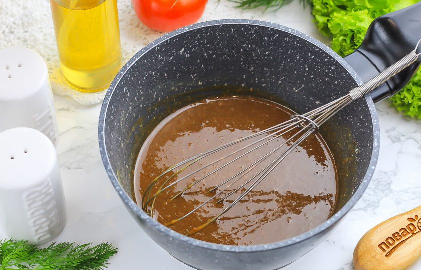 1. Этап. Горчично-соевый соус: Помешивая, проварите соус до легкого загустения примерно 3-4 минуты. Затем нагрев выключите и соус остудите.