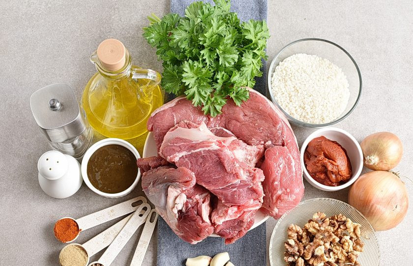 1. Этап. Харчо из говядины с ткемали: Подготовьте ингредиенты.