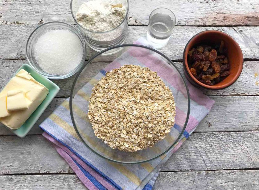 1. Этап. Овсяное печенье на сливочном масле: Подготовьте все необходимые ингредиенты.