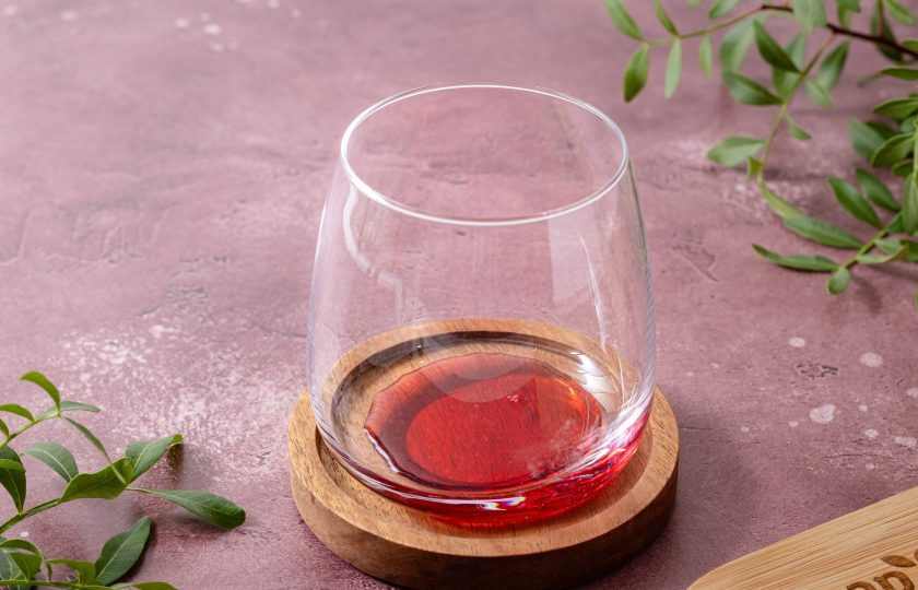 1. Этап. Гавайский пунш: В стакан для подачи добавьте гранатовый сироп по вкусу.