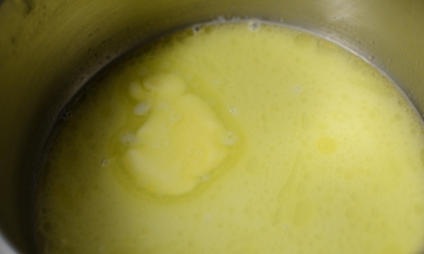 1. Этап. Эклеры с шоколадным кремом: Растопите в кастрюле сливочное масло.