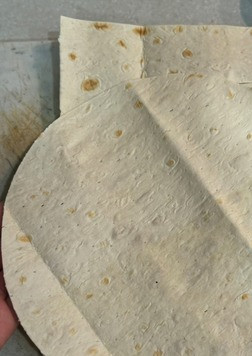 1. Этап. Омлет в лаваше-кругляше: Должен получится такой кругляш