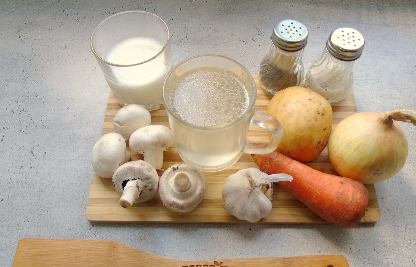1. Этап. Суп-пюре на курином бульоне из шампиньонов: Подготовьте ингредиенты для приготовления супа.