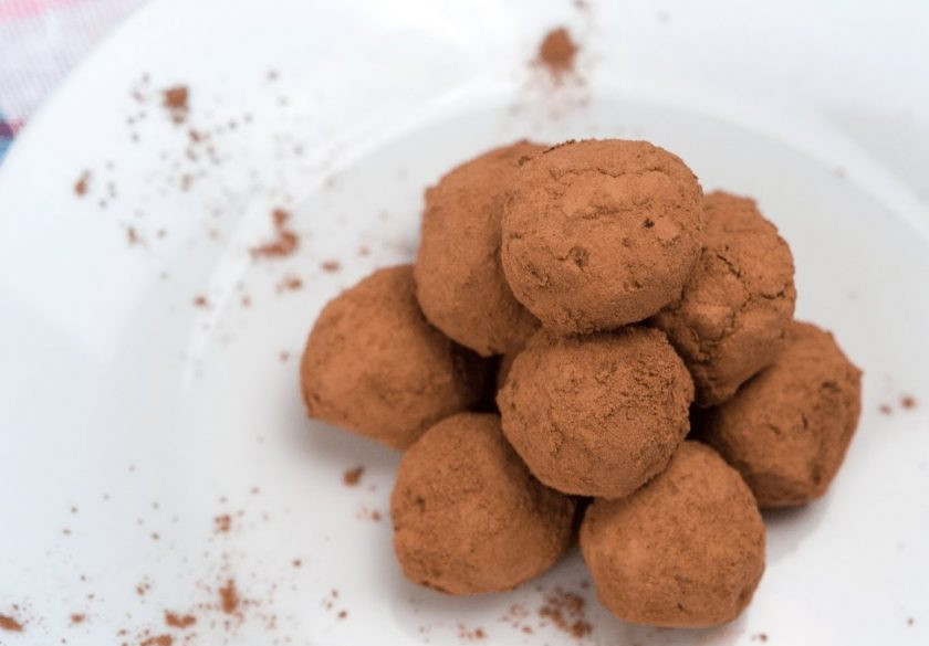 1. Этап. Шоколадные трюфели с авокадо: 4. Конфеты готовы, приятного аппетита!