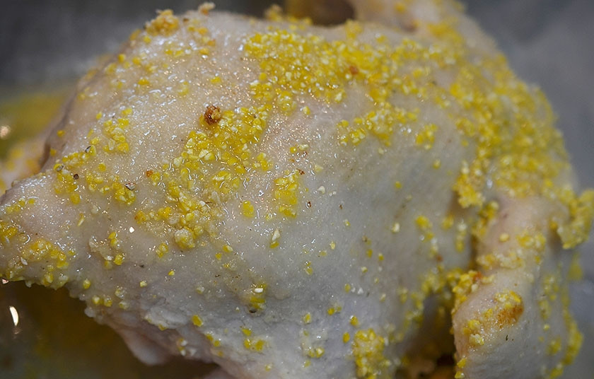 1. Этап. Курочка фри целиком: 5. Обжарьте во фритюре, затем запеките в духовке при 180 градусах около 50 минут.